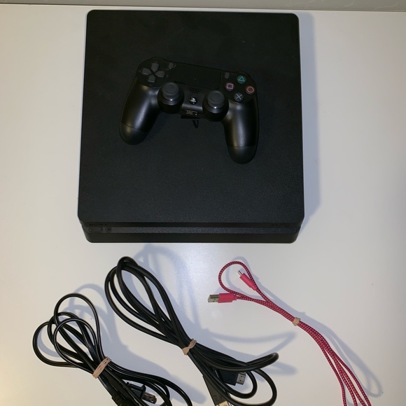 PlayStation 4 Slim - Picture 2 of 3